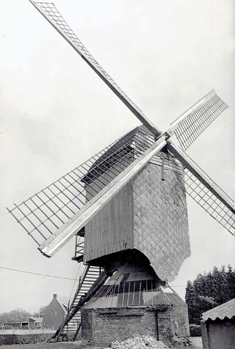 De Gansakkermolen op zijn oorspronkelijke locatie in Geel