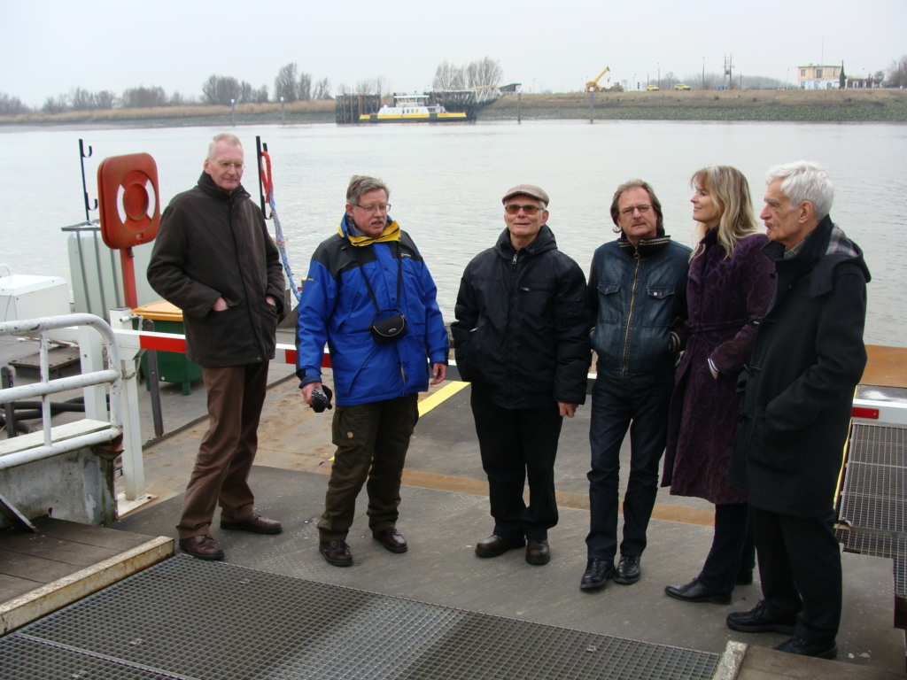 Hemiksem Karel Cop in het midden tijdens bezoek in 2013 Vrienden v d Voetveren